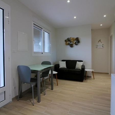 Les Raisins Du Bonheur Bed & Breakfast Puisseguin Bagian luar foto