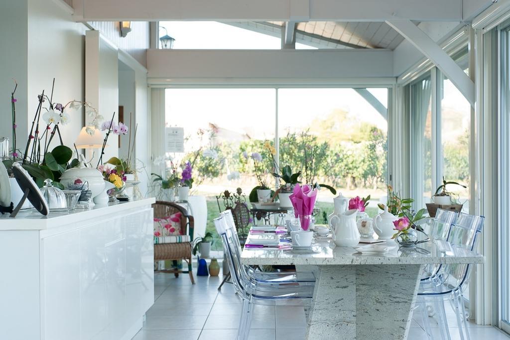 Les Raisins Du Bonheur Bed & Breakfast Puisseguin Bagian luar foto