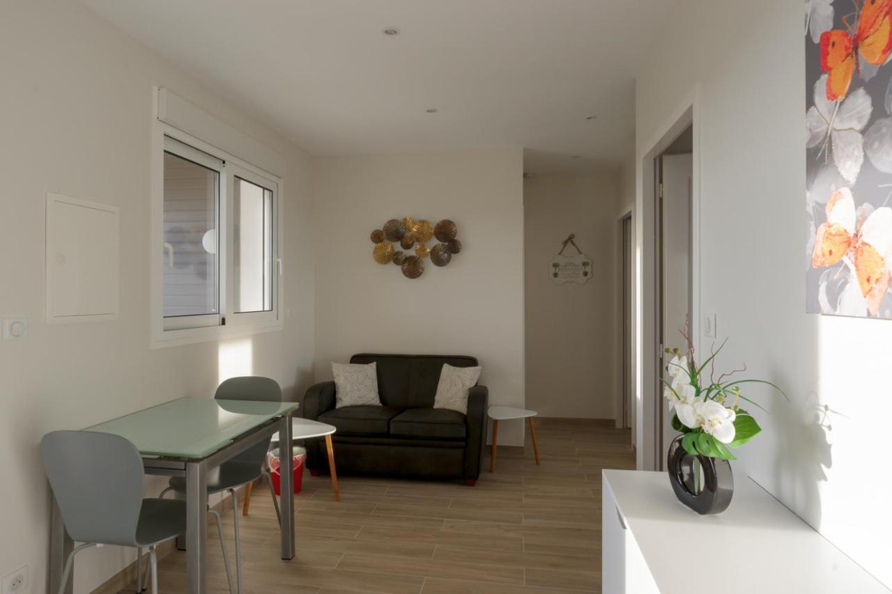 Les Raisins Du Bonheur Bed & Breakfast Puisseguin Bagian luar foto