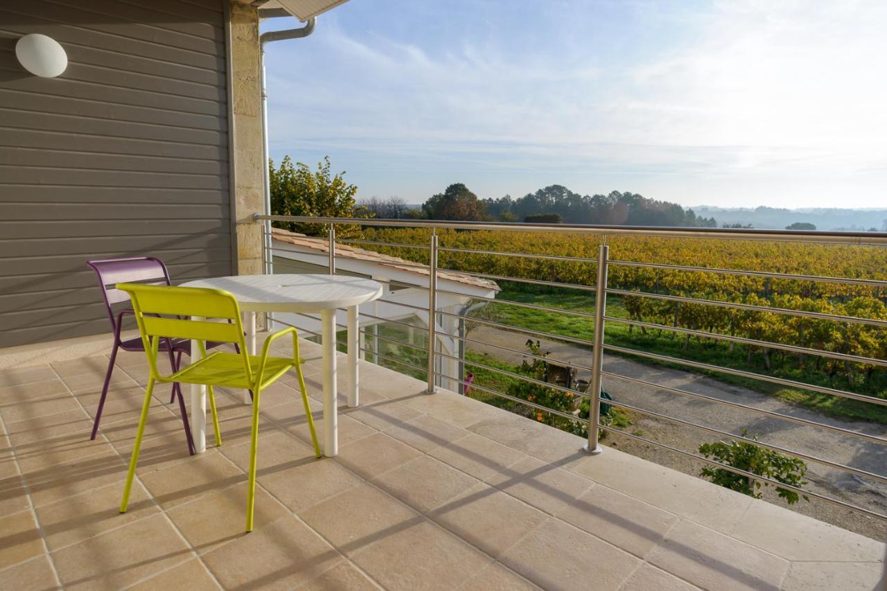 Les Raisins Du Bonheur Bed & Breakfast Puisseguin Bagian luar foto