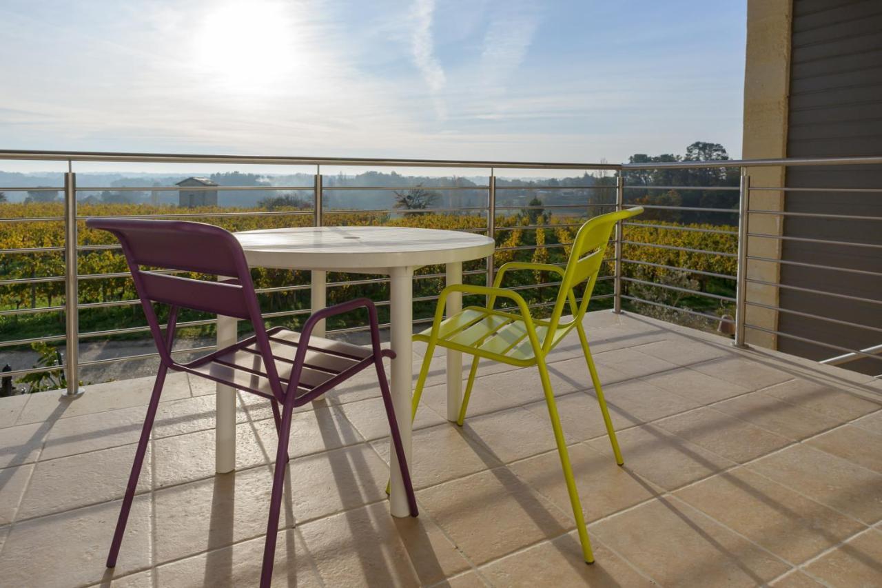Les Raisins Du Bonheur Bed & Breakfast Puisseguin Bagian luar foto