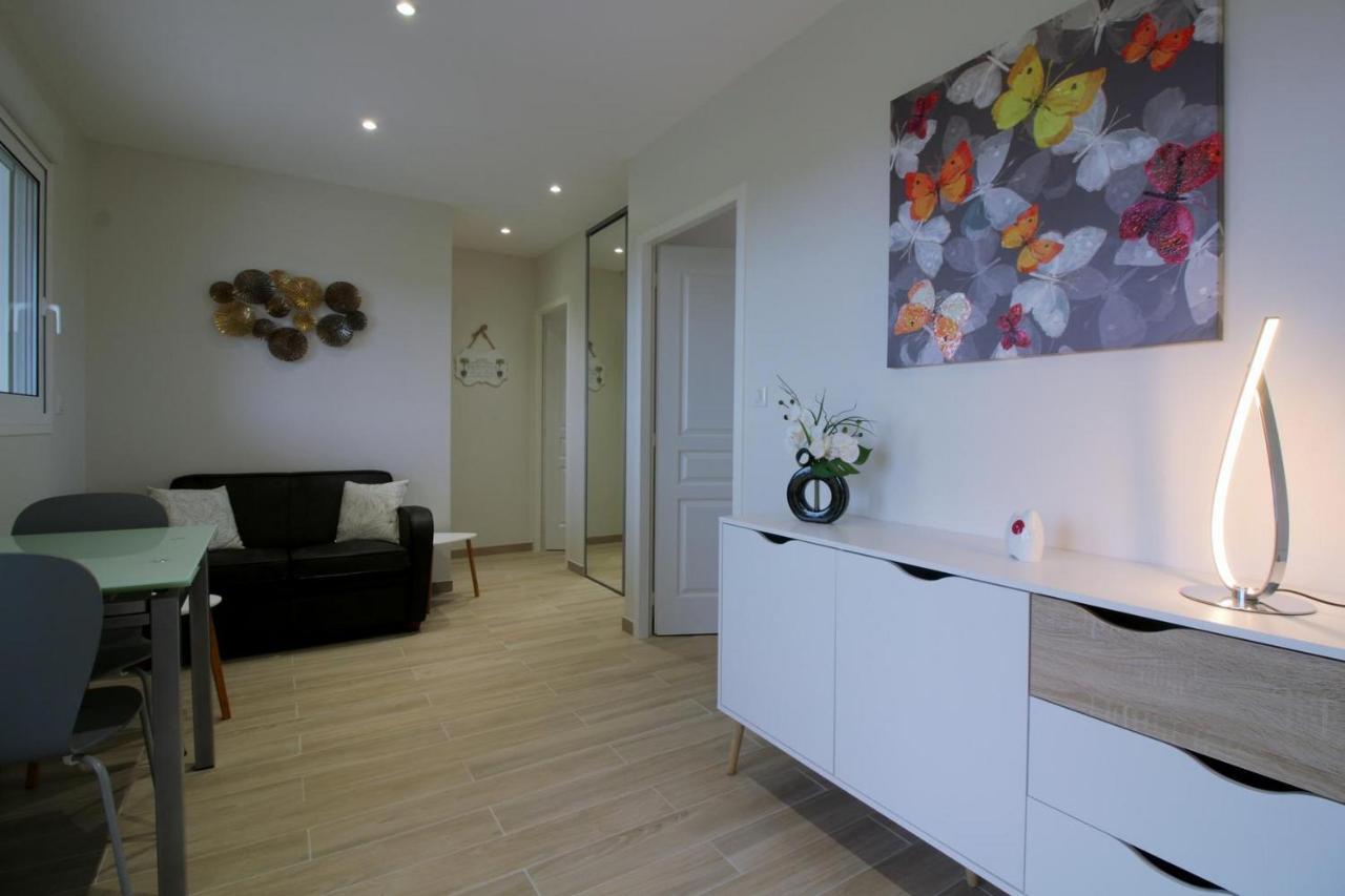 Les Raisins Du Bonheur Bed & Breakfast Puisseguin Bagian luar foto