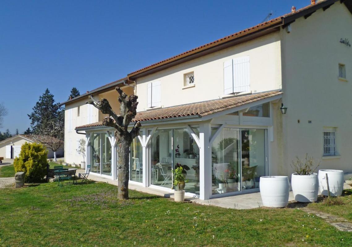 Les Raisins Du Bonheur Bed & Breakfast Puisseguin Bagian luar foto