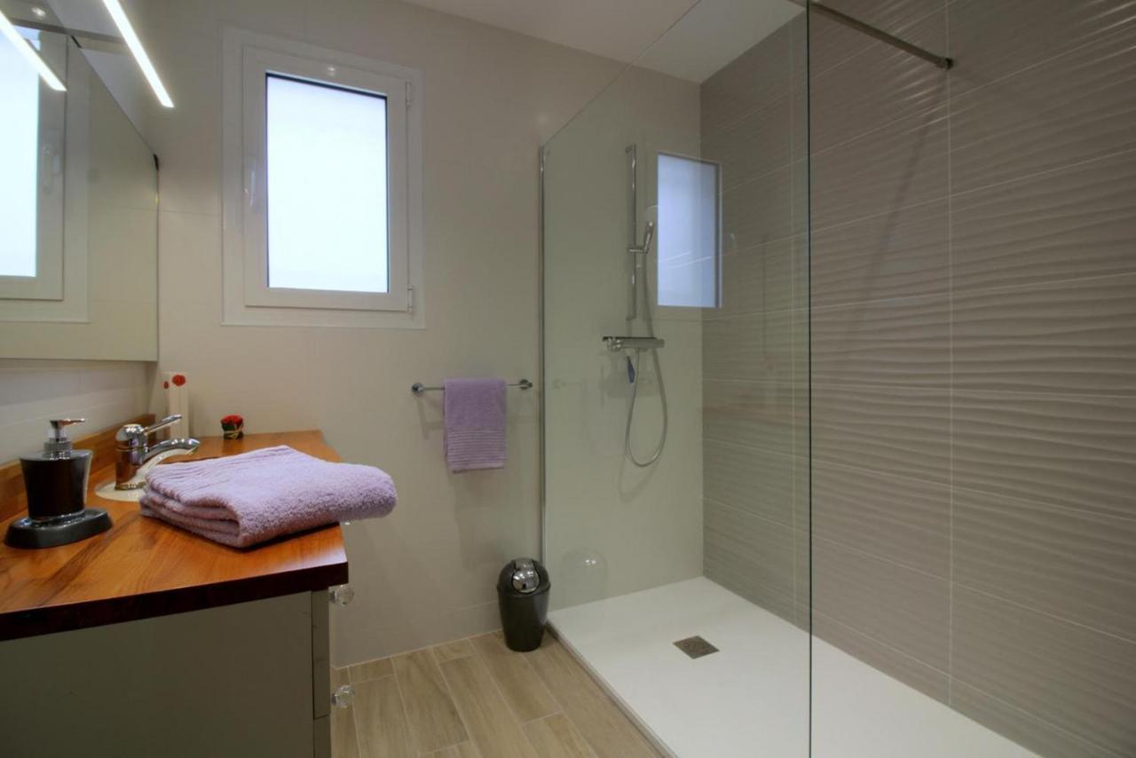 Les Raisins Du Bonheur Bed & Breakfast Puisseguin Bagian luar foto